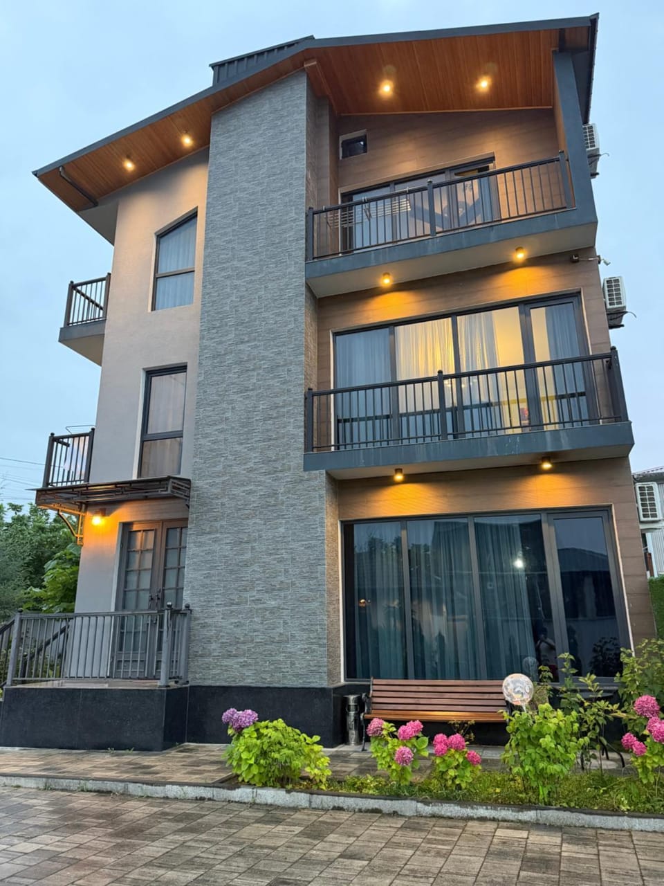 Property building, Day, View (from property/room), Balcony/Terrace