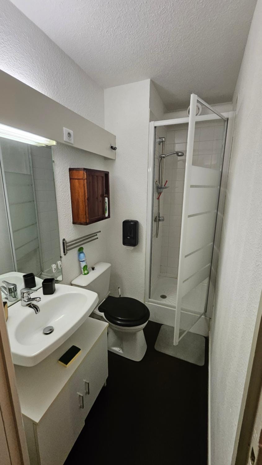 Shower, Toilet, Bathroom