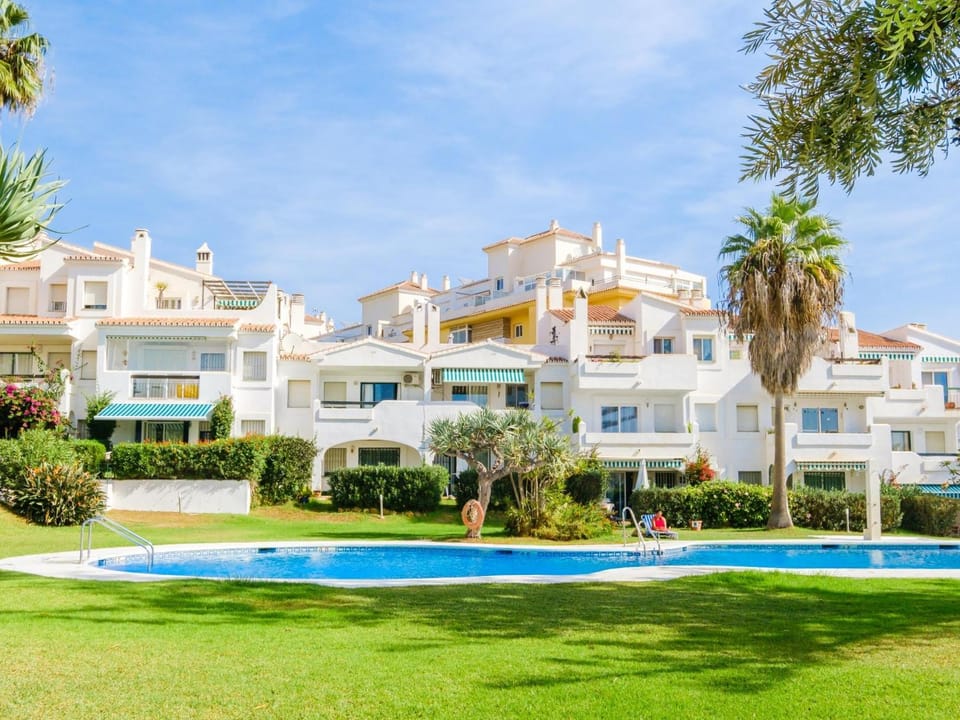 Property building, Garden, Swimming pool