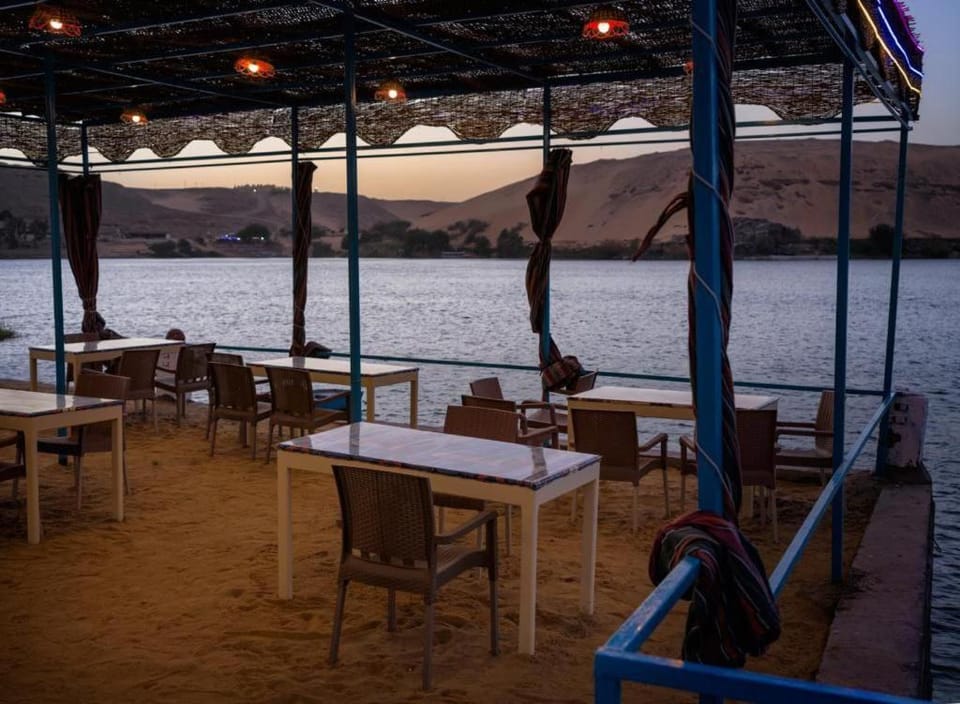 Restaurant/places to eat, Day, Natural landscape, Banquet/Function facilities, Mountain view, River view