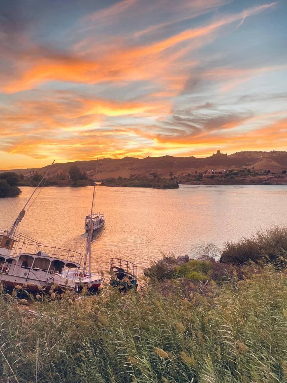 Nearby landmark, Day, Natural landscape, Activities, Lake view, Mountain view, River view, Sunset