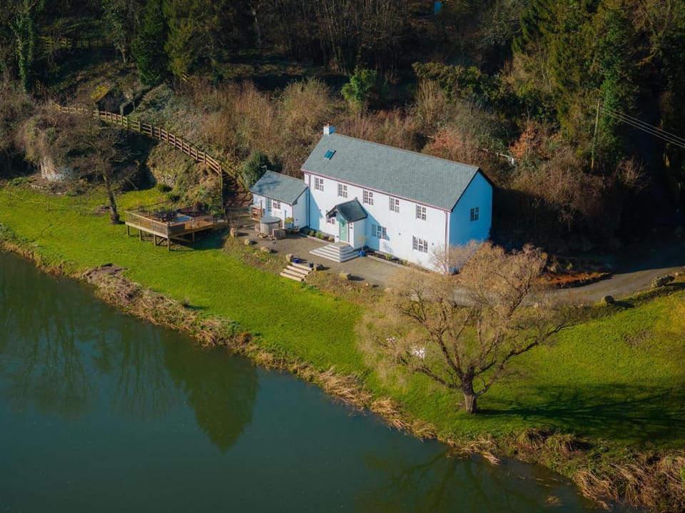 Property building, View (from property/room), River view