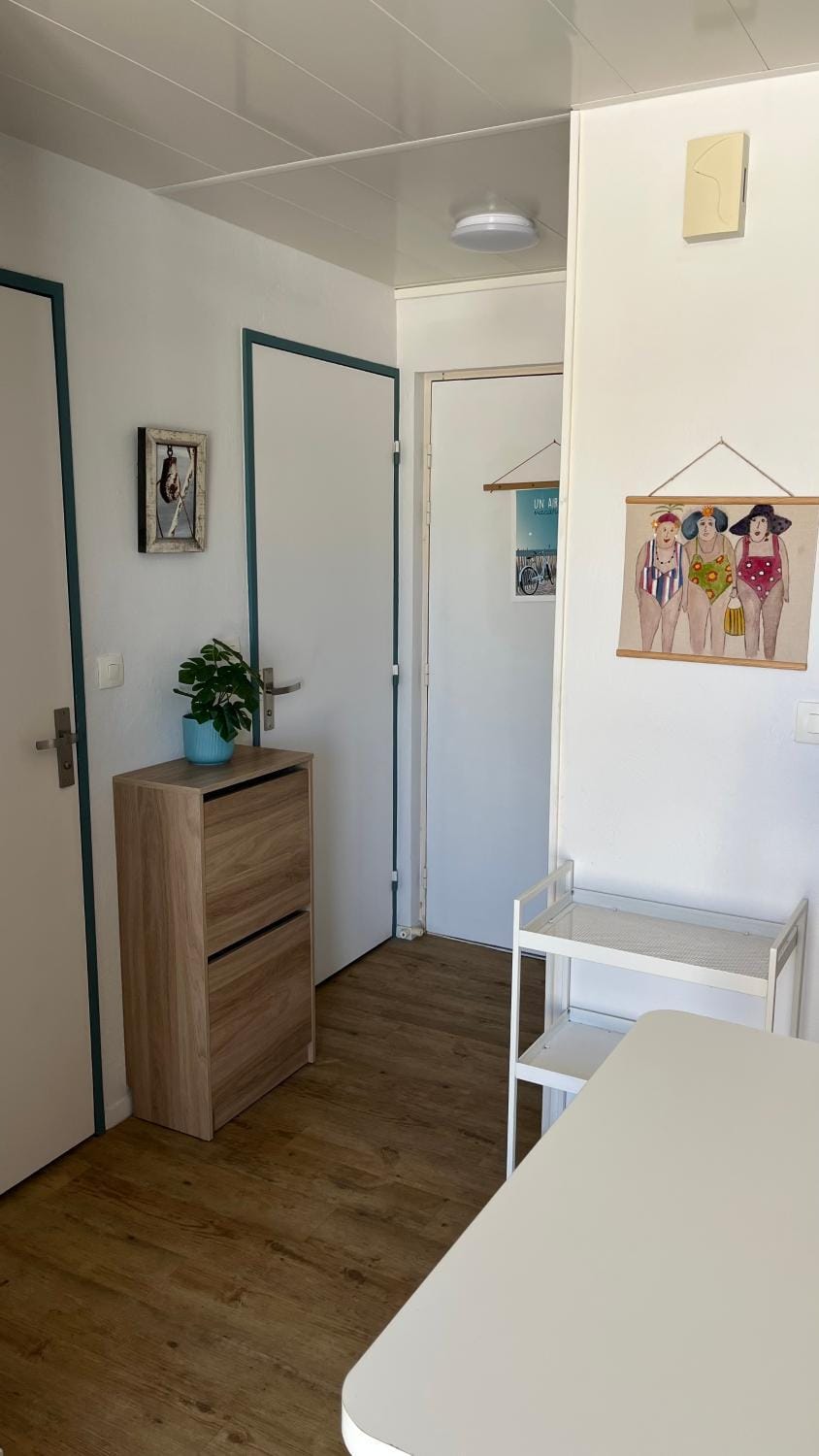 SUPERBE T3 LES PIEDS DANS L'EAU, parking, piscine en été Apartment in Lacanau