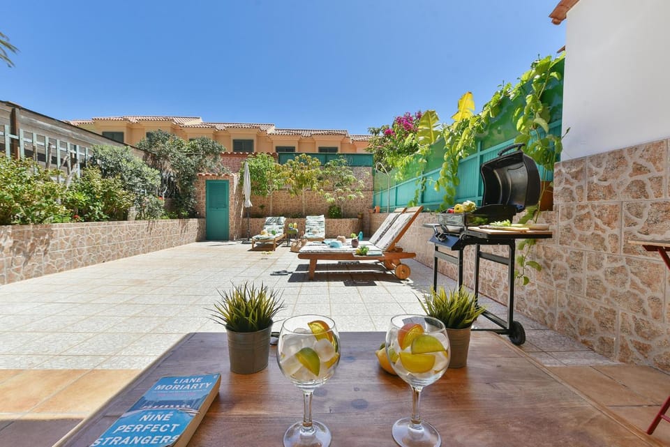 Balcony/Terrace, sunbed