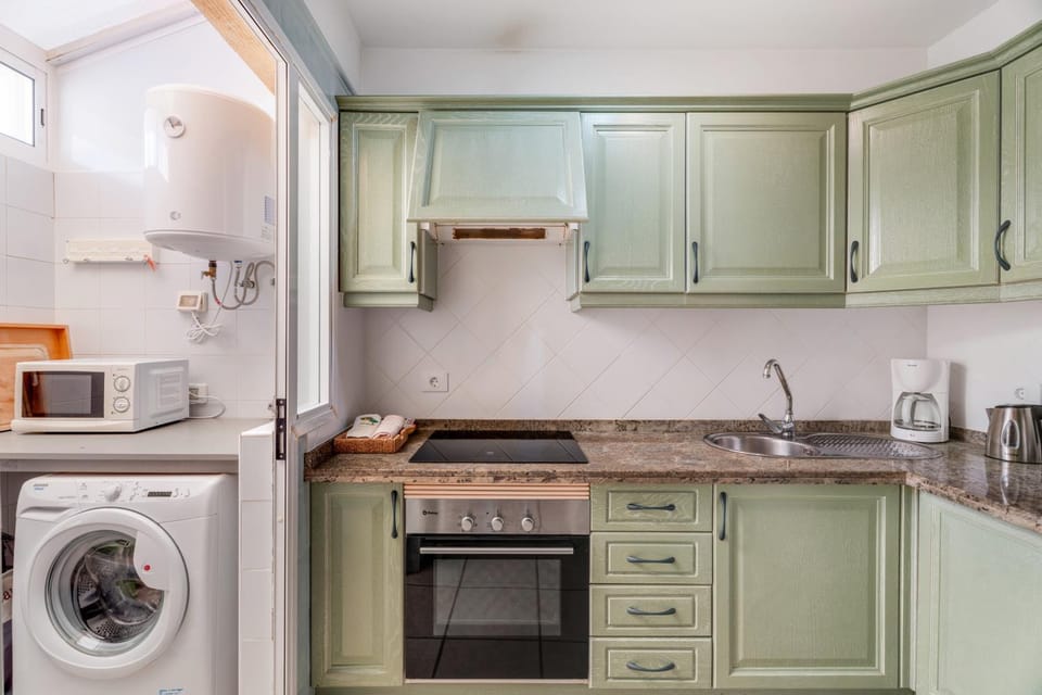 Kitchen or kitchenette, Living room