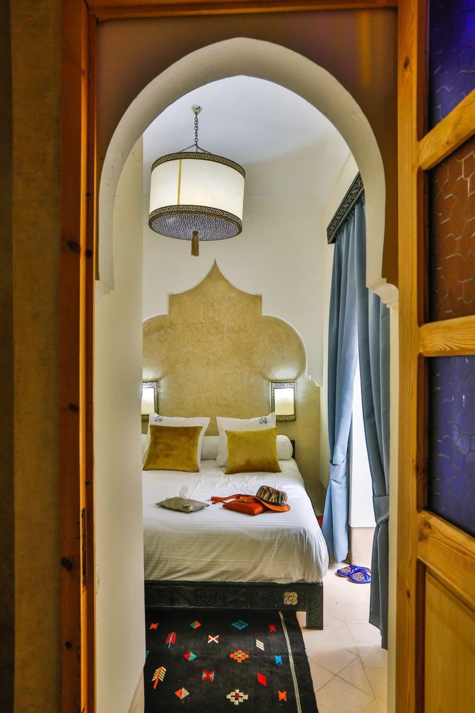 Bed, Photo of the whole room, towels, wardrobe