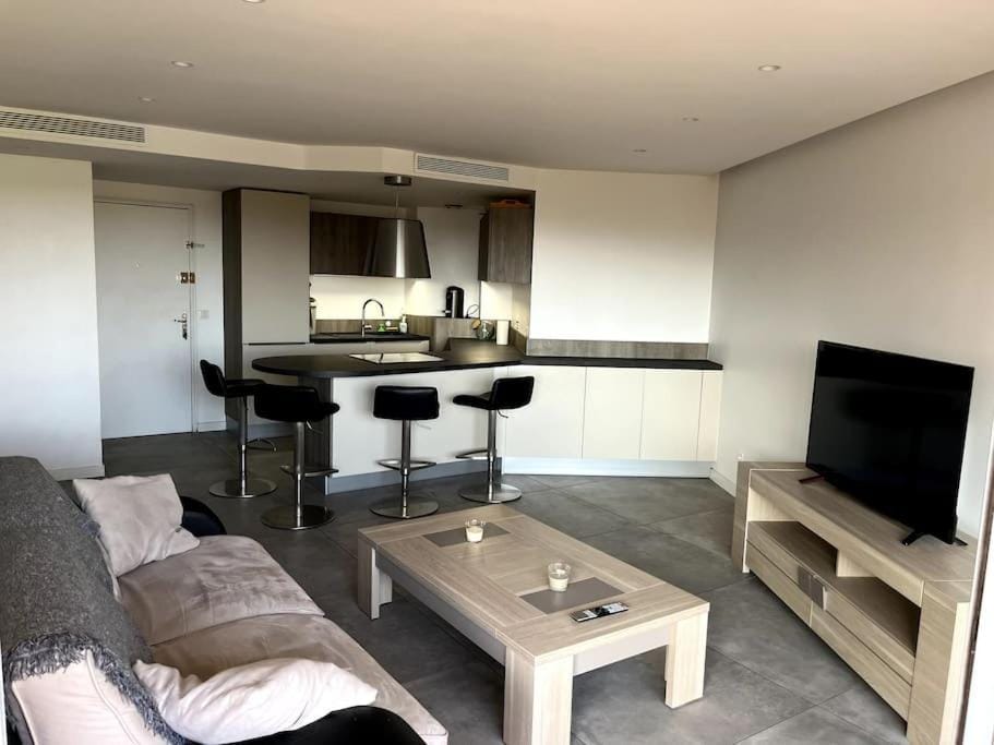 Appartement 2 pièces vue mer, à proximité de tout Apartment in Mandelieu-La Napoule