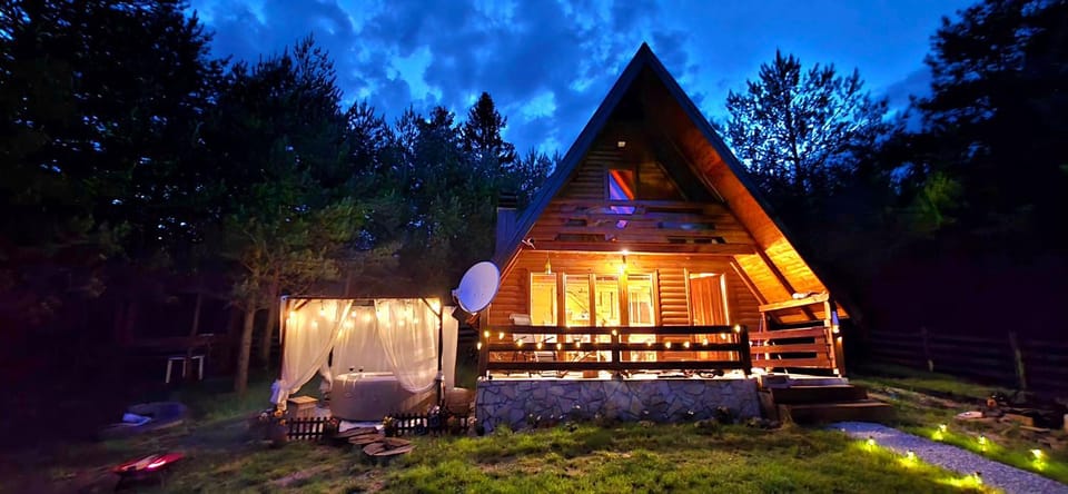 Chalet with outdoor jacuzzi near Sarajevo Chalet in Bosnia and Herzegovina