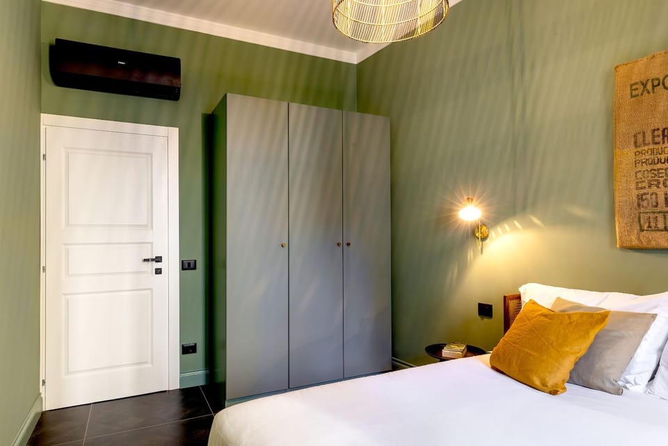 Bed, Photo of the whole room, Bedroom, wardrobe, air conditioner