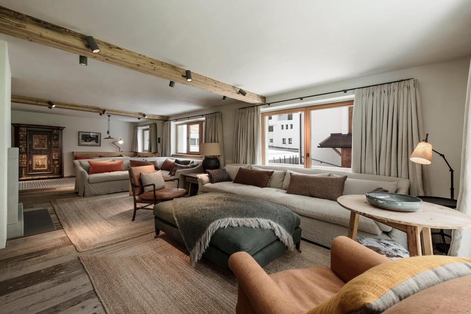 Living room, Seating area