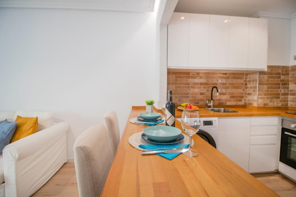 Kitchen or kitchenette, Seating area, Dining area
