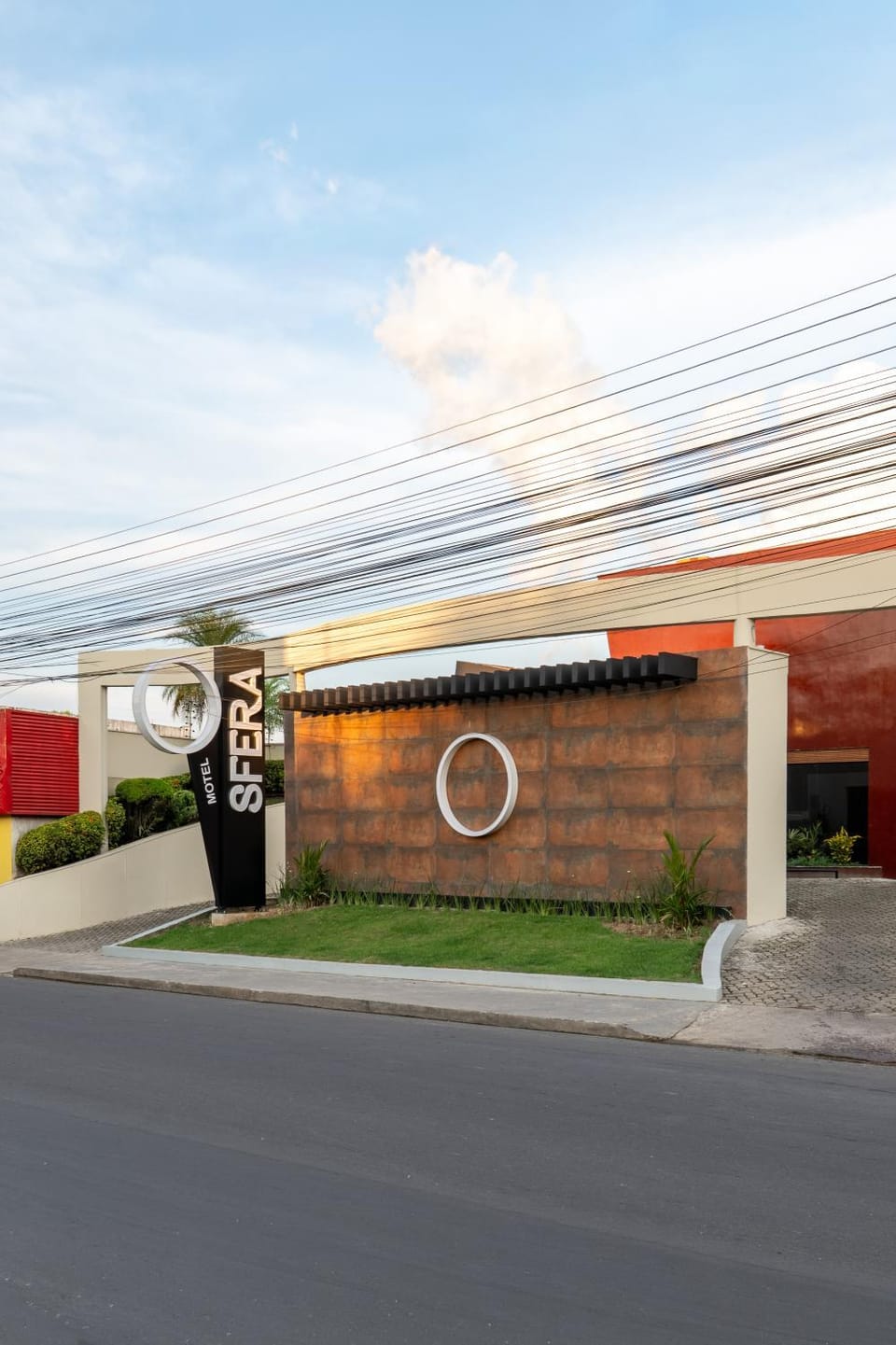 Facade/entrance