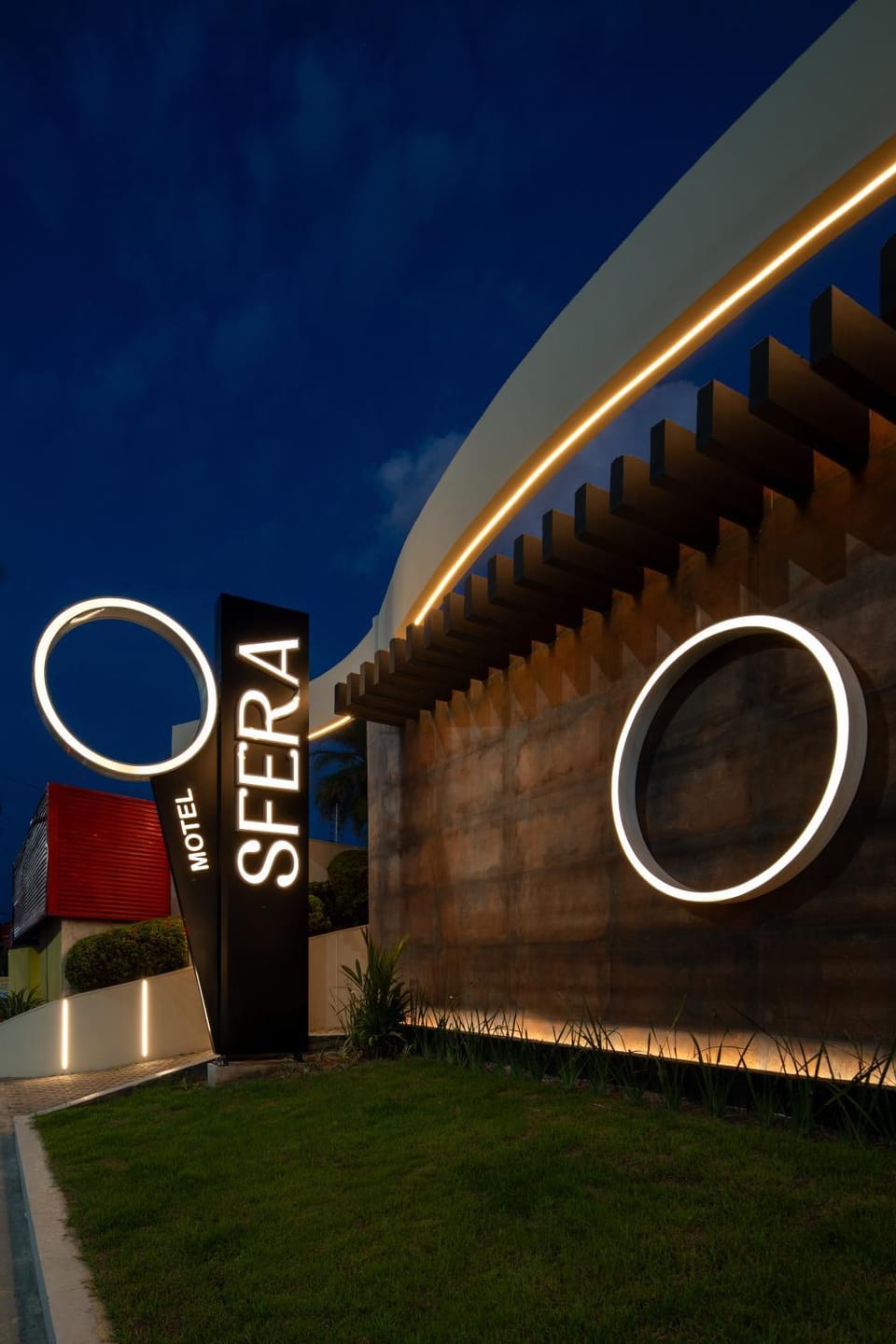 Facade/entrance