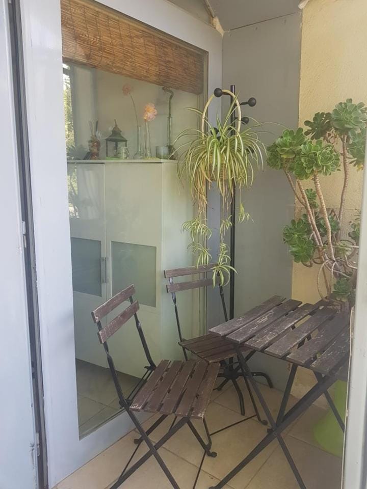 Petit loft face rivière Apartment in French Riviera