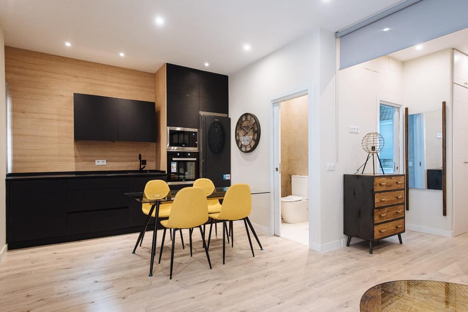 Toilet, Living room