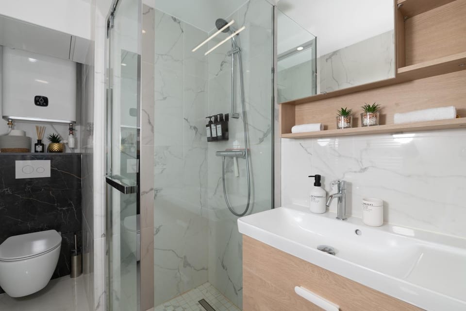 Shower, Toilet, Bathroom, towels