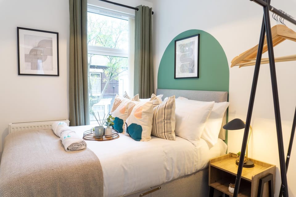 Bed, Photo of the whole room, Bedroom