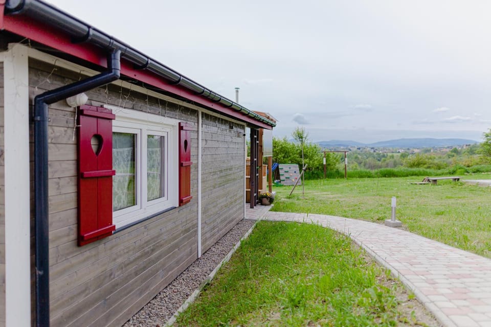 Property building, Spring, Day, Natural landscape, Garden, Garden, Garden view, Mountain view