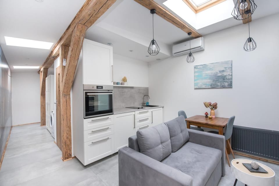 Kitchen or kitchenette, Seating area, Dining area, pet friendly, stove, air conditioner