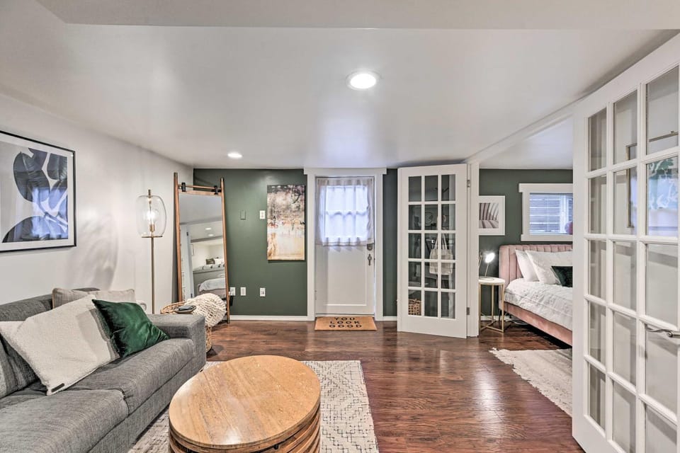3 Mi to Dtwn Seattle: Queen Anne Apartment! Apartment in Queen Anne