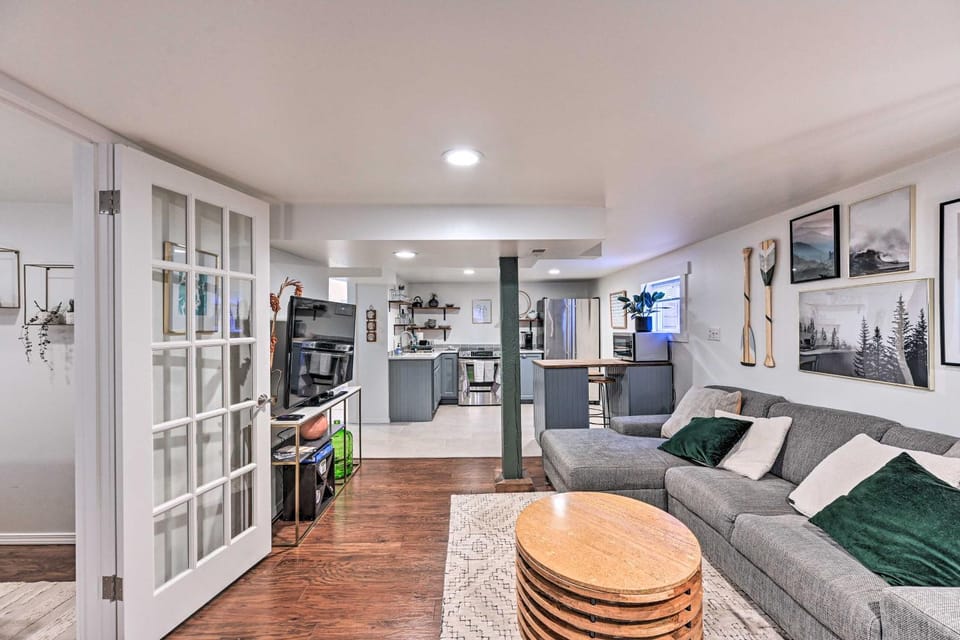 3 Mi to Dtwn Seattle: Queen Anne Apartment! Apartment in Queen Anne