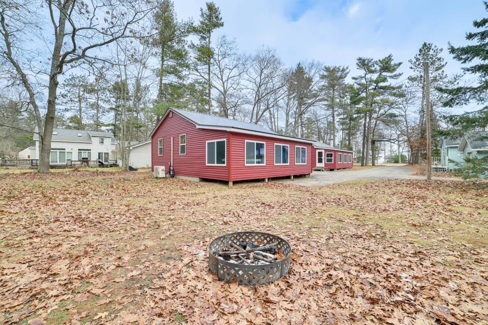 Scenic 'Evan's Hideaway' Steps to Lake Huron! House in Au Sable Charter