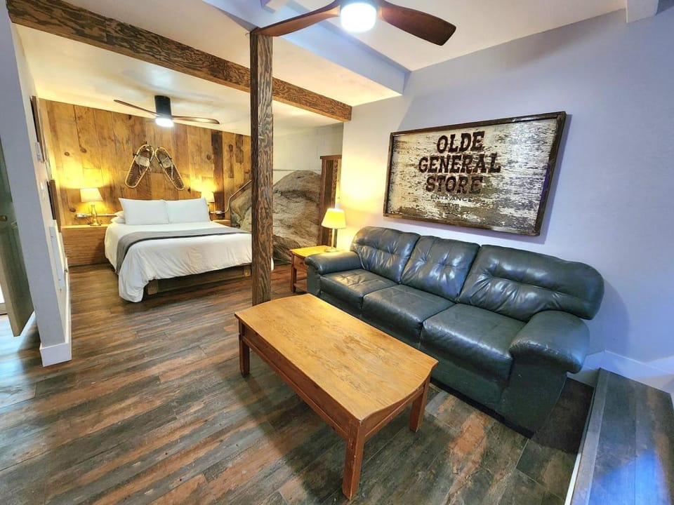 Bear Cave- Pet Friendly Suite in Shaver Lake House in Shaver Lake