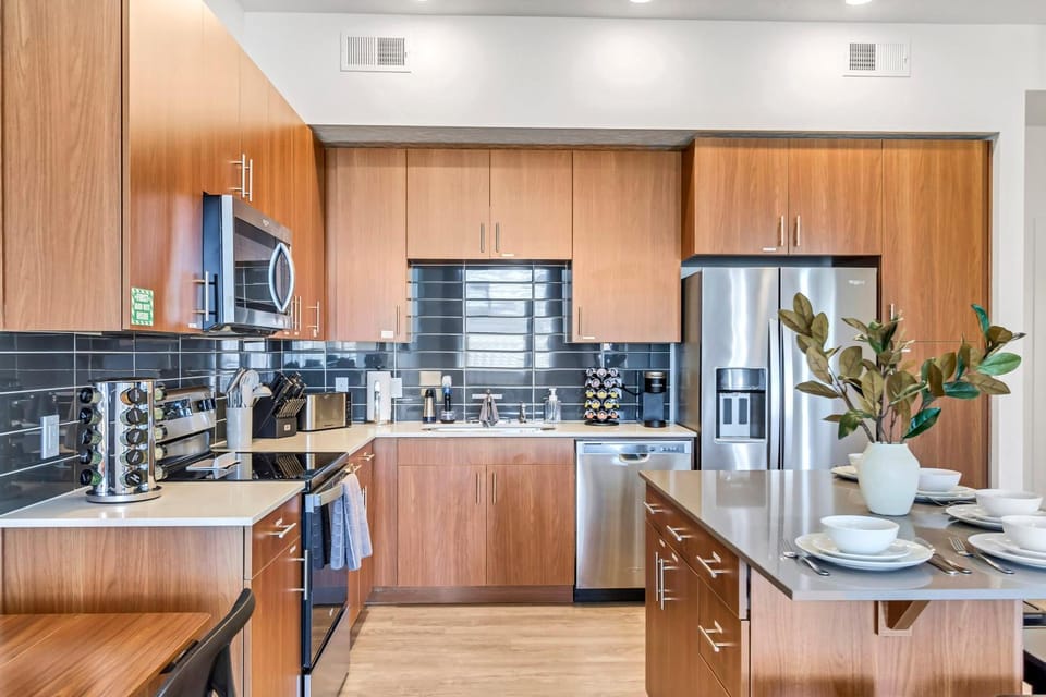 Kitchen or kitchenette, dishwasher, stove, toaster