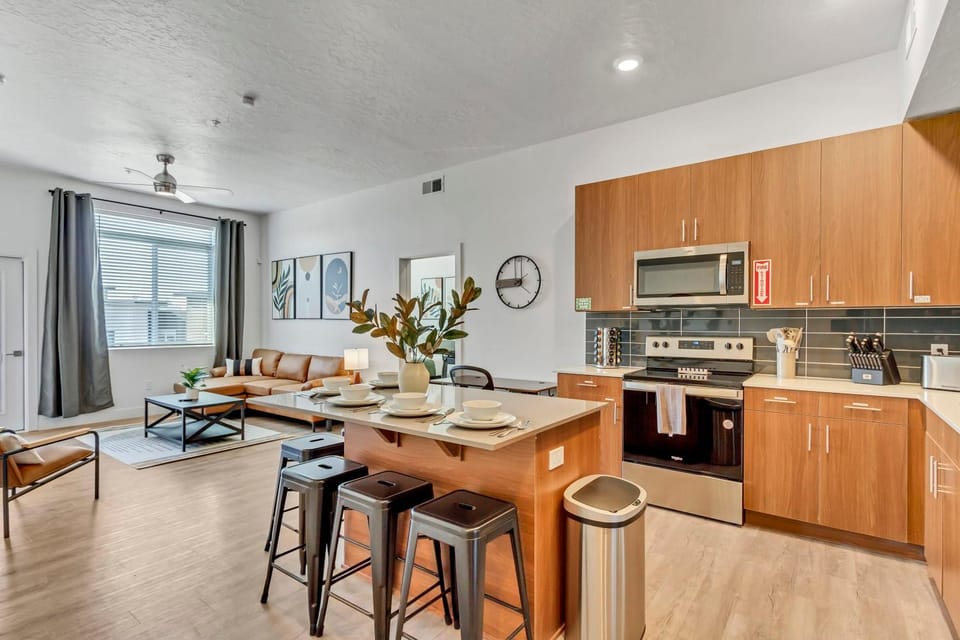Kitchen or kitchenette, Living room, Seating area, stove