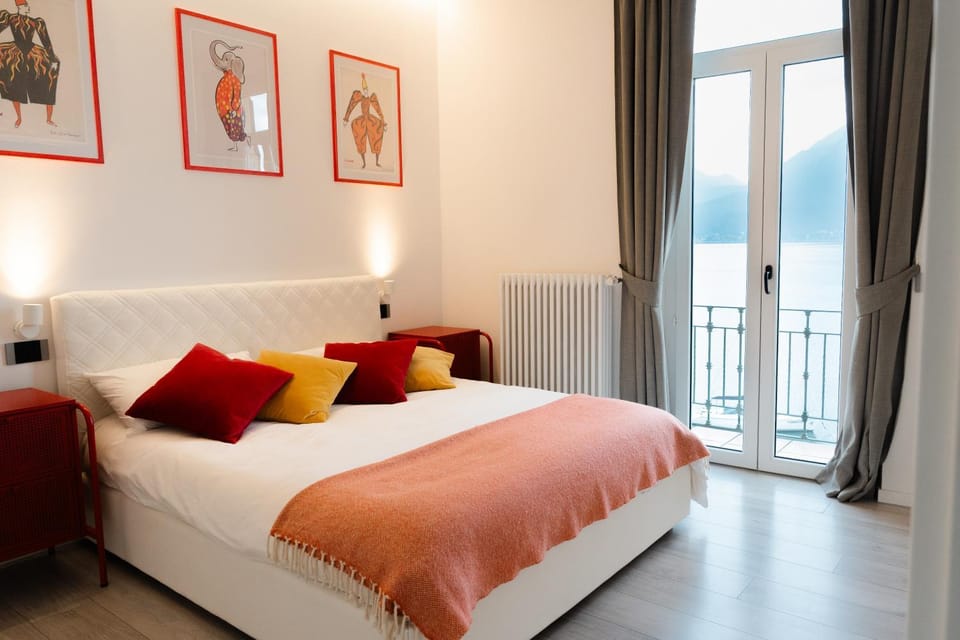 Bed, Photo of the whole room, Bedroom, Lake view