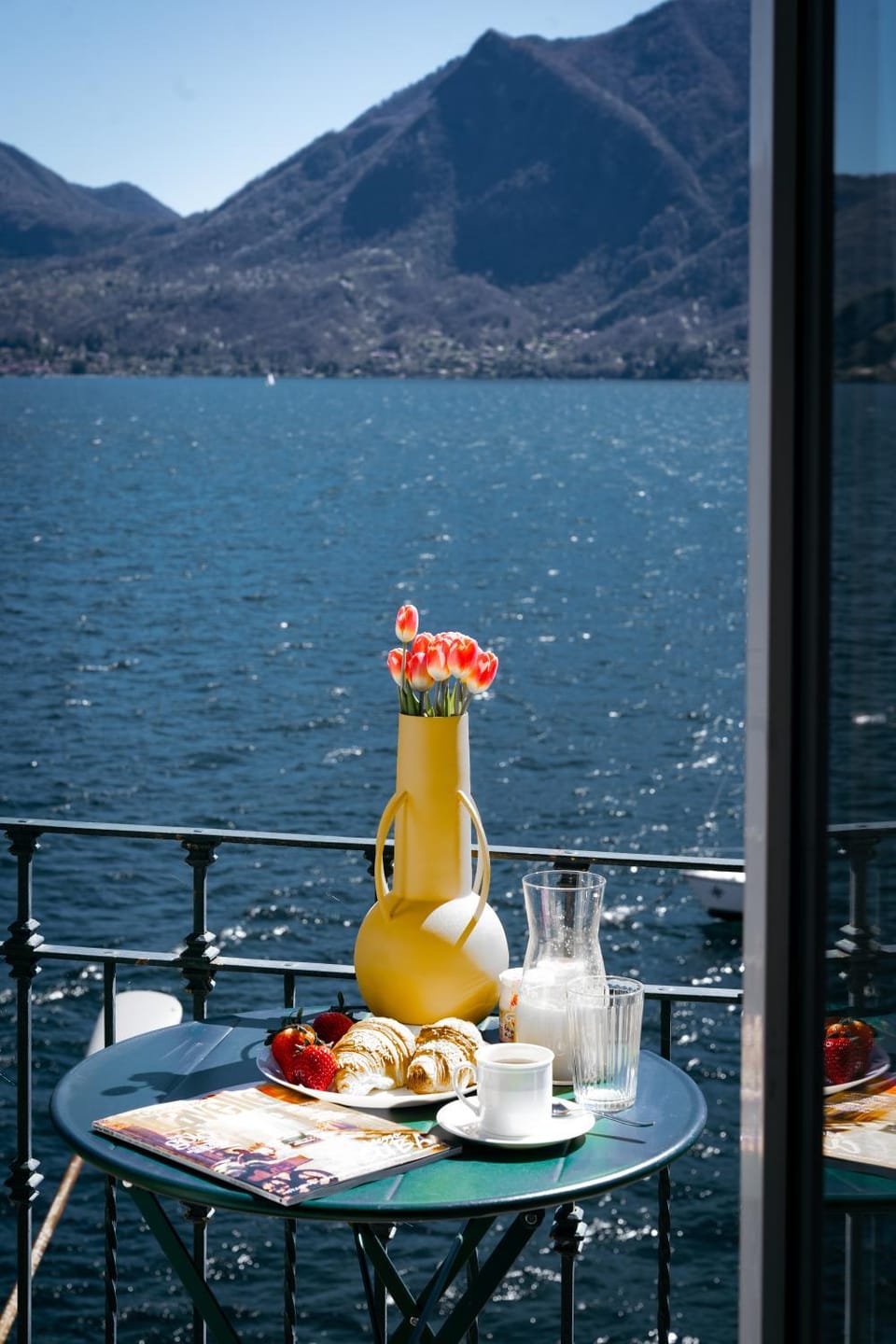 Day, Lake view