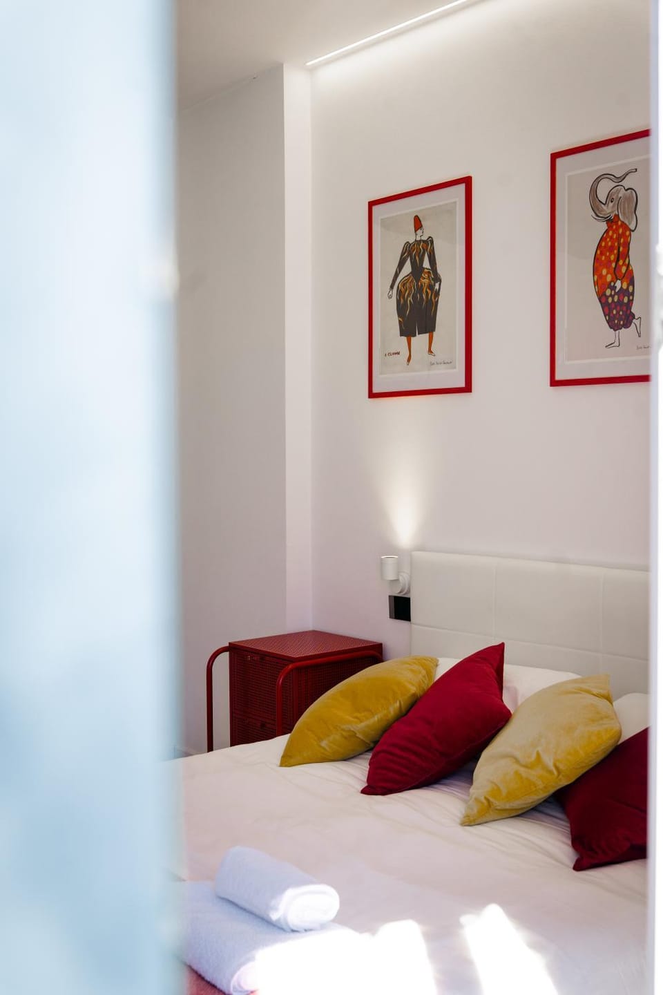 Bed, Decorative detail, Bedroom