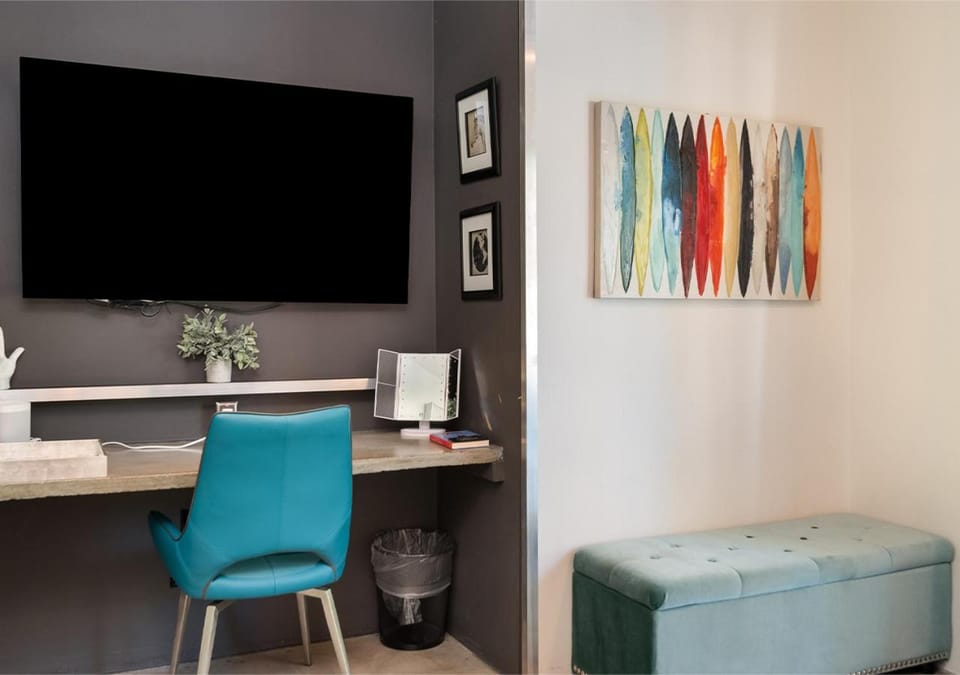 TV and multimedia, Seating area, hair dresser