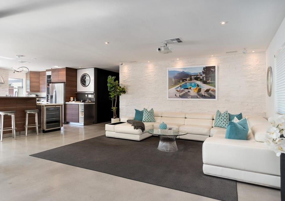 Communal lounge/ TV room, Living room, Seating area, Family, kitchen