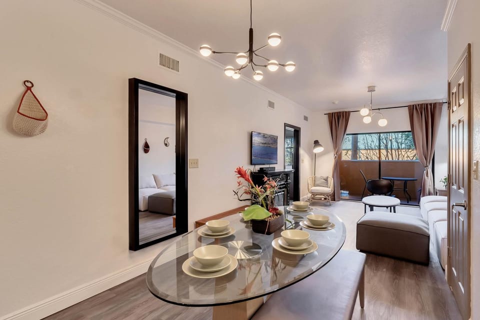 Living room, Photo of the whole room, Seating area, Dining area