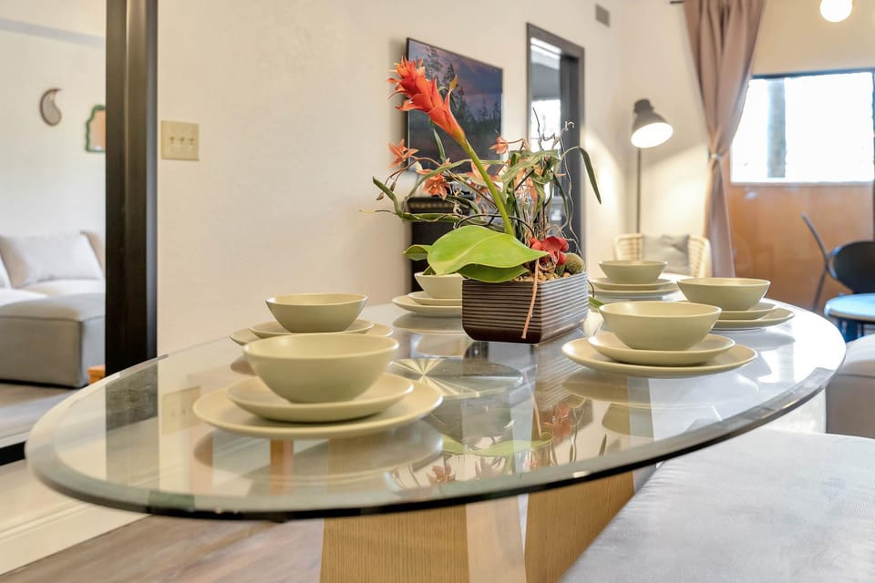 Seating area, Dining area