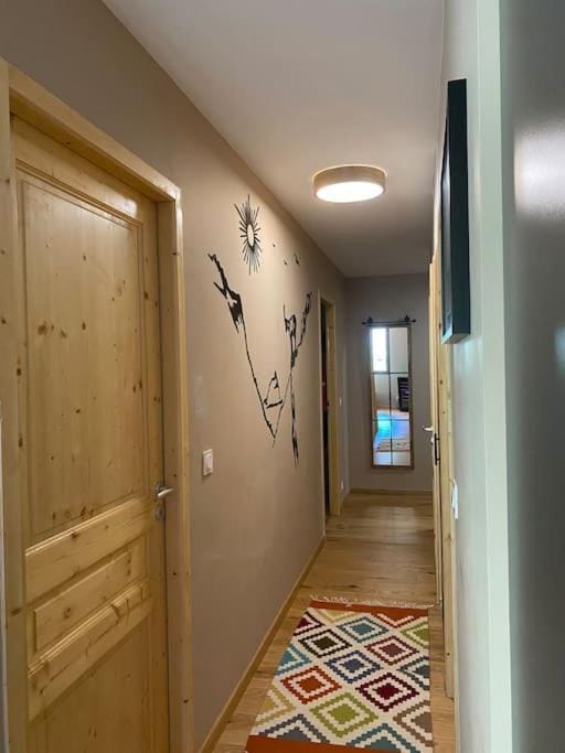 Gorgeous 2 bedroom, 2 full bath, ski in apartment! Winner of 2026, 2025, and 2024 Traveller Award! Apartment in Montriond