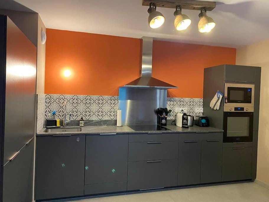 Gorgeous 2 bedroom, 2 full bath, ski in apartment! Winner of 2026, 2025, and 2024 Traveller Award! Apartment in Montriond