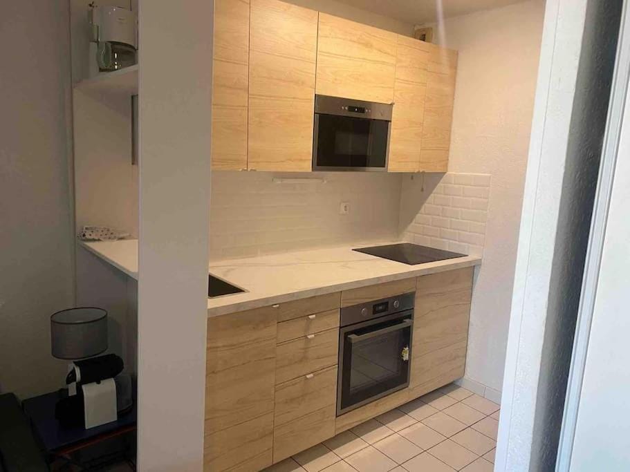 Kitchen or kitchenette, minibar, pet friendly, stove