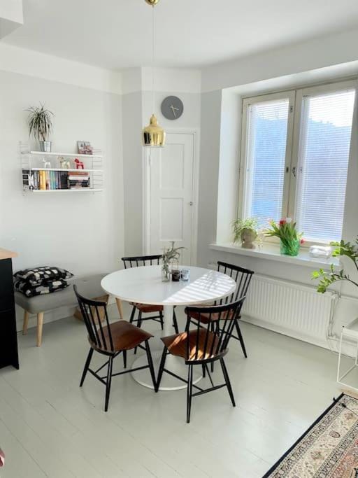 Seating area, Dining area
