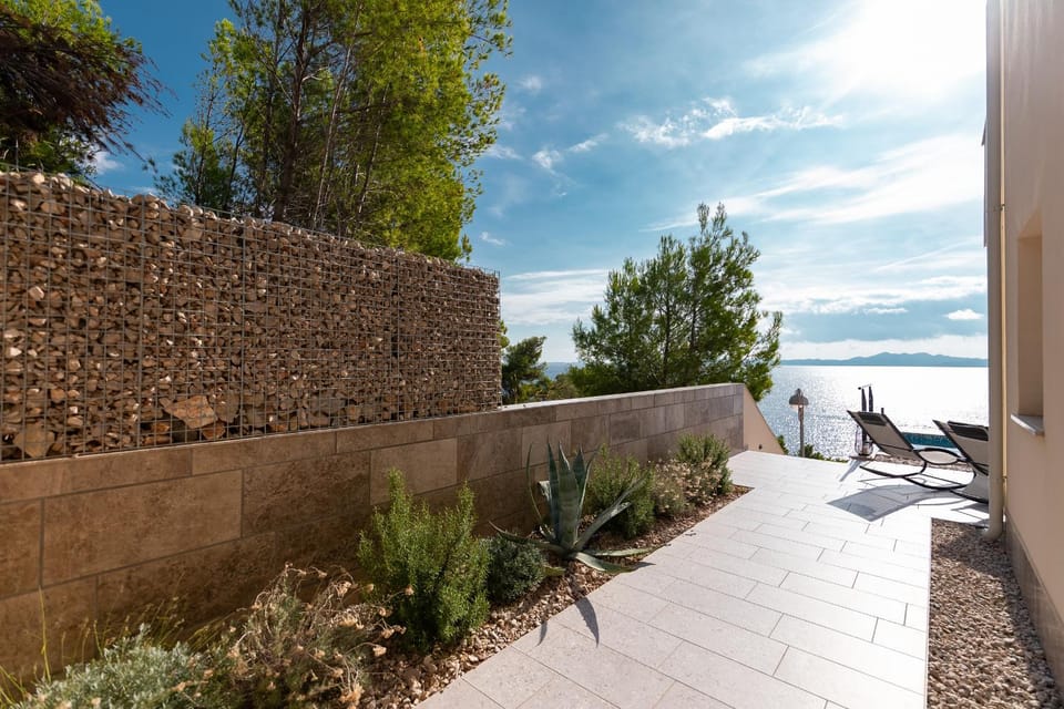 Garden view, Sea view