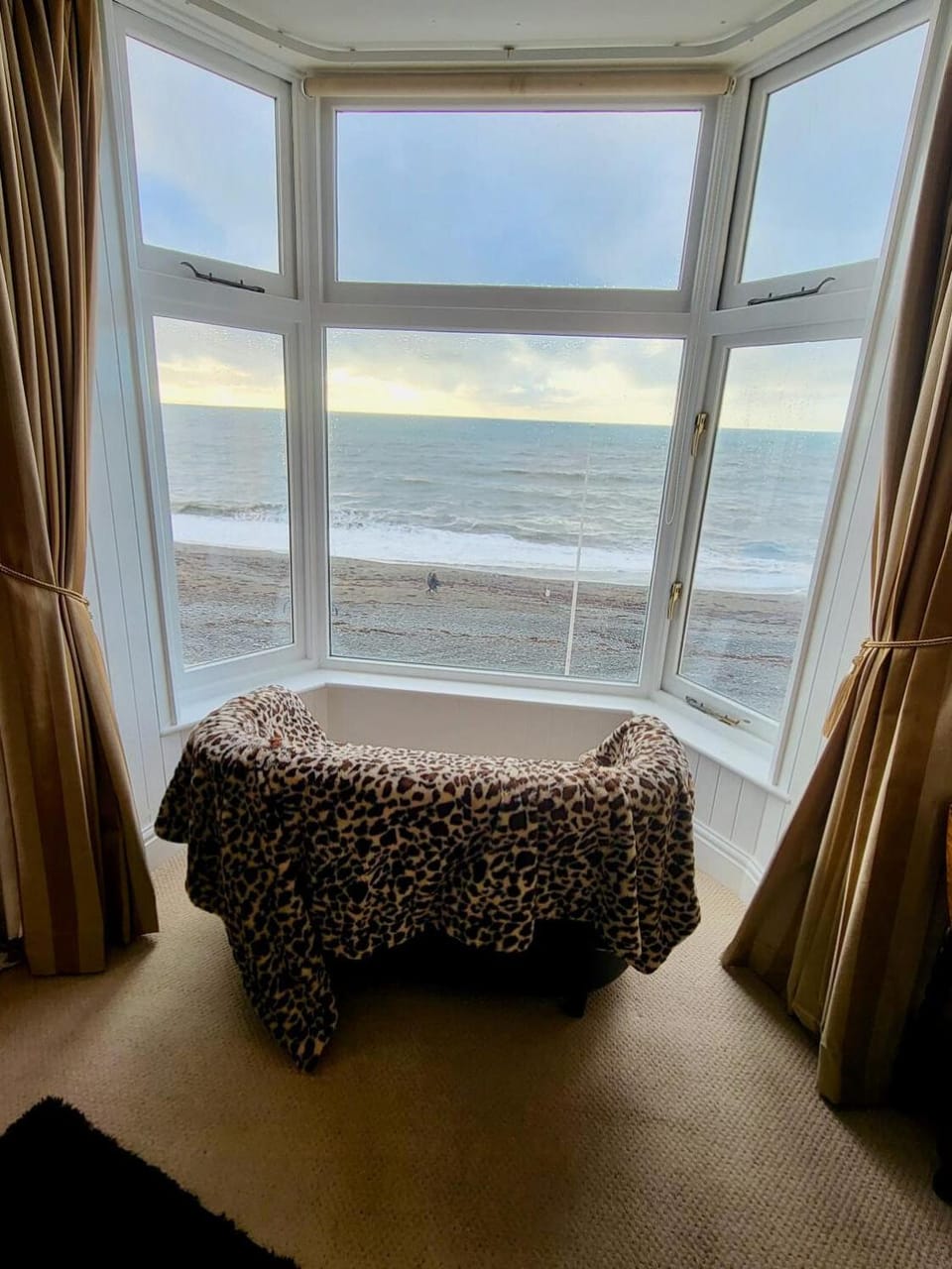 View (from property/room), Living room, Lounge or bar, Sea view, Entertainment