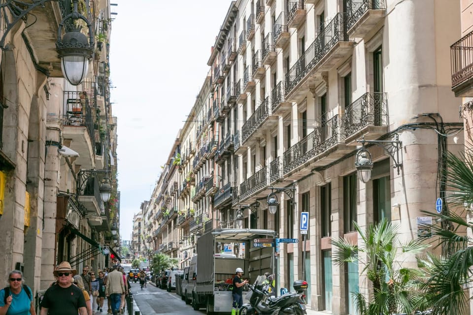 Neighbourhood, Street view, Location