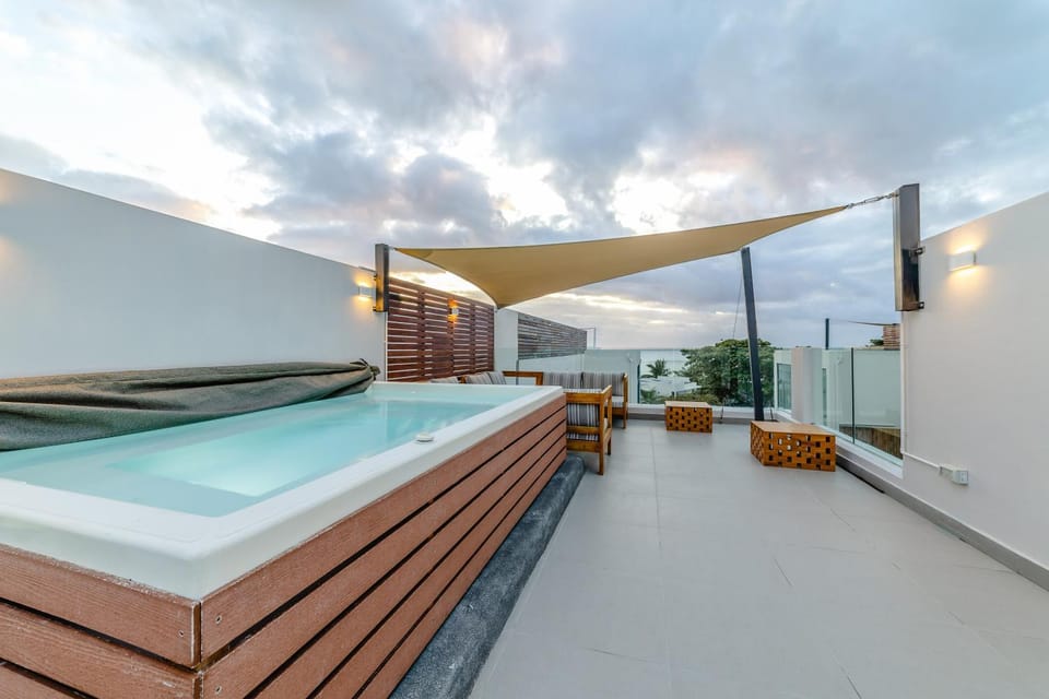 One Bay Residence Unit 15 - Penthouse with private roof top, jacuzzi and sea view Apartment in Grand Baie