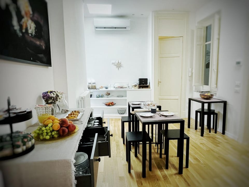 Living room, Seating area, Dining area, Breakfast, Buffet breakfast, Italian breakfast, air conditioner
