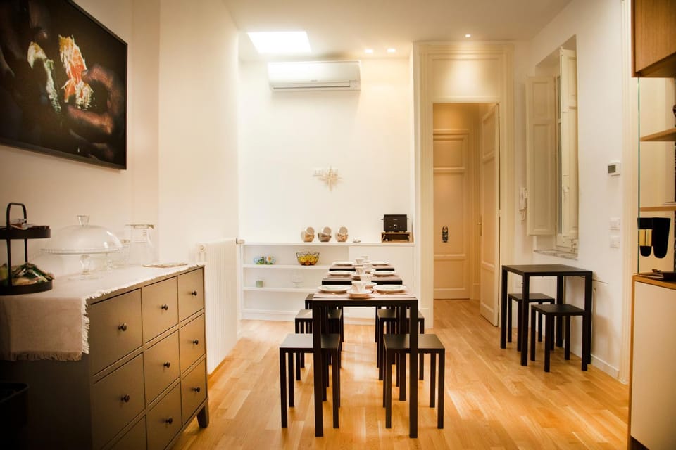 Living room, Seating area, Breakfast, Continental breakfast, Buffet breakfast, Italian breakfast, air conditioner