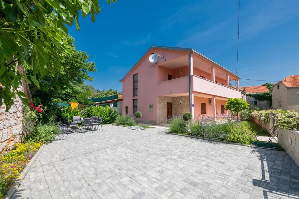 VILLA MILLA-Grubine Villa in Split-Dalmatia County