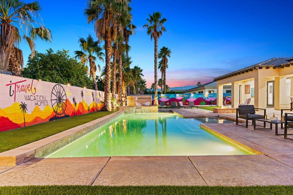 Day, Natural landscape, Pool view, Swimming pool, Swimming pool, sunbed