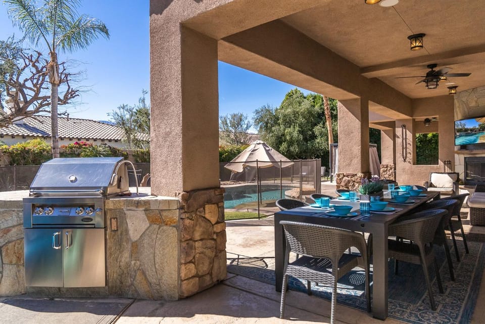 Property building, Patio, Day, BBQ facilities, View (from property/room), Balcony/Terrace, Pool view, Swimming pool, sunbed