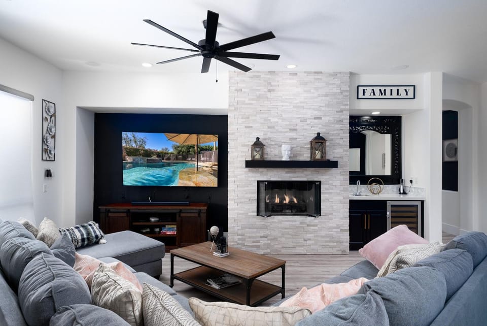 TV and multimedia, Living room, fireplace